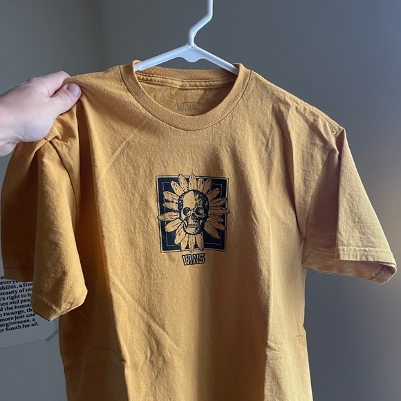 yellow tshirt - Picture 1 of 3